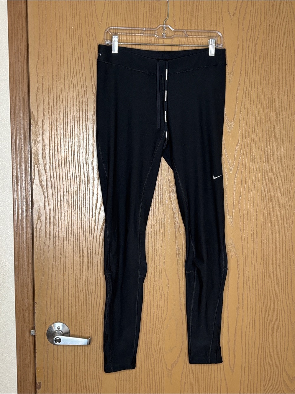 Nike Black Women’s Athletic Leggings with Subtle Swoosh